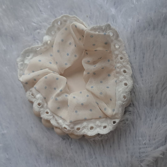 Off White Lace Scrunchies